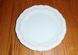 TIRSCHENREUTH VERONIQUE BARONESSE Shaped Bread and Butter Plate ~ NEW - Picture 1 of 2