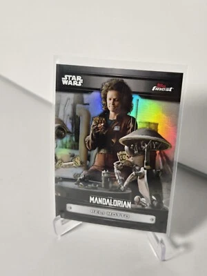 2022 Finest Star Wars - #MD-14 Peli Motto - The Mandalorian Insert Refractor - Image 1 of 2