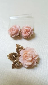 Hermosos pendientes de broche y clip a juego en tono rosa melocotón rosa y oro hoja - Imagen 1 de 5