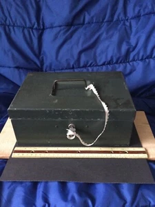Vintage 10.5 inch Metal Box with Handle, Lock, and Key - Pre-owned - Picture 1 of 8