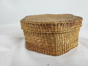 Vintage Indonesian Hand Woven Basket, covered, ca. 1970s - Picture 1 of 12