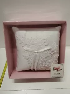 Encaje blanco satinado romántico anillo de bodas almohada - Imagen 1 de 5