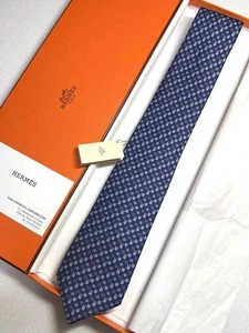 HERMES Blue Silk Animal Pattern Men's Tie 7.3 cm Wide Elegant Accessory Used - Picture 1 of 5