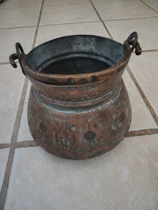 Antiguo caldero grabado a mano de Oriente Medio antiguo recipiente de cobre olla de agua - Imagen 1 de 8