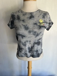 Camiseta pequeña THE VINYL ICONOS "All We Need Is Love XX" Smiley Face Baby Doll - Imagen 1 de 5