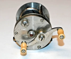 De colección Heddon Chief Dowagiac Snarl-Free No. Carrete de fundición de viento de 4 niveles - Imagen 1 de 7