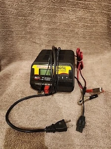 Duratrax Piranha Digital Peak Battery Charger NiCd / NiMH Charging Programmable - Picture 1 of 2