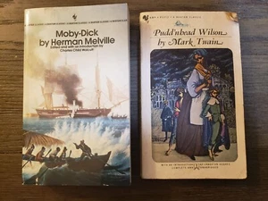 [Lot of 2] Vintage Classic Literature Paperbacks - Moby Dick & Pudd'nhead Wilson - Picture 1 of 4