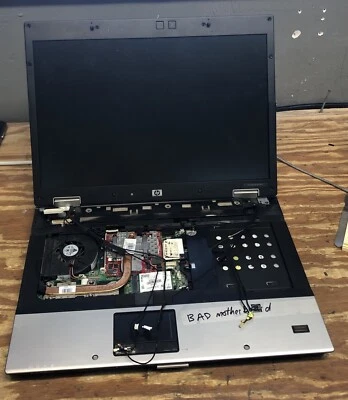 HP EliteBook 8530w 15.4" Silver Laptop For Parts READ - Image 1 of 4