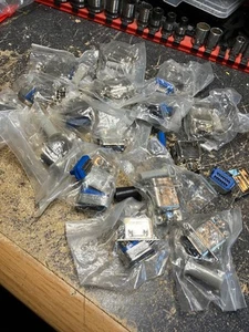 15 pcs 14 PIN CONNECTOR,SOLDER,W/METAL COVER,57-30140,NEW - Afbeelding 1 van 1