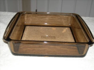 Vintage Pyrex 222 Braunglas 8" x 8" Backform, guter Zustand - Bild 1 von 10