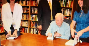 PRESIDENT JIMMY CARTER AUTOGRAPHED "WHITE HOUSE DIARY" 2010 POST PRESIDENTIAL - Picture 1 of 5