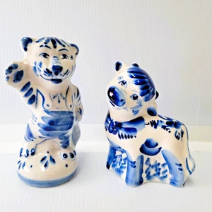 2 Vintage Pyyhar Pabota/Gzhel Russian Ceramic Blue/White Figurines Tiger & Cow - Picture 1 of 17