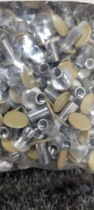 500er PACKUNG - HELLBRAUNE AUS ALUMINIUM NIETEN SCHRAUBVERSCHLUSS BINDUNGSPFOSTEN 8-32 - Bild 1 von 4