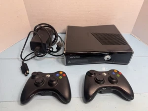 Microsoft Xbox 360 S Slim Console 250GB With 2 Controllers & Xbox Kinect - WORKS - Picture 1 of 11