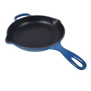 Le Creuset Signature Cast Iron 9 Inch Skillet Marseille Blue NWOB Sm Scuff - Picture 1 of 8