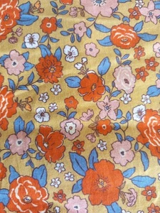 Scrap Piece, approx 1m, Floral Retro Design, Cotton, Flowers on Golden Base. - Picture 1 of 3