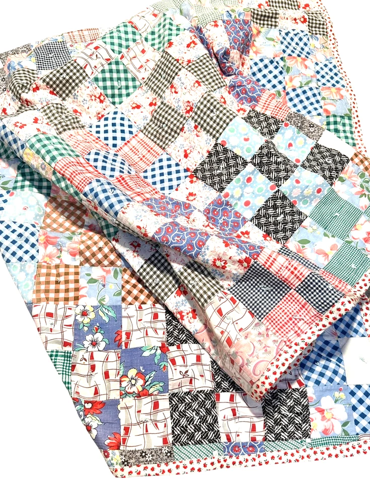 ¡Colcha para bebé hecha a mano de los años 30 con impresiones de saco de alimentación! ¡REGALO en estado limpio y utilizable! Foto 1 de 4