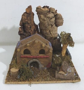 87340 Pastorello Presepe - Casetta in legno e sughero - 15x15 cm - Picture 1 of 4