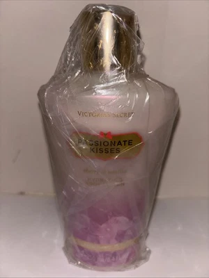 Victoria’s Secret Passionate Kisses 樱桃香草保湿身体乳液 8.4 盎司 — 第 1/2 张图片