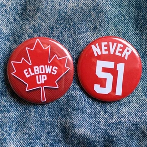 ELBOWS UP CANADA BUTTON SET pins badges never 51 anti-trump mark carney liberal - Bild 1 von 3