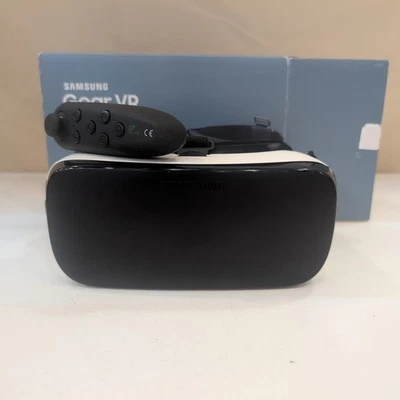 Samsung Gear VR SM-R322 Virtual Reality Headset with Controller Pwd by Oculus - Image 1 of 4