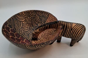 Afrikanisches handgeschnitztes & bemaltes Holz Zebra trinkt aus Schale Kenia - Volkskunst - Bild 1 von 10