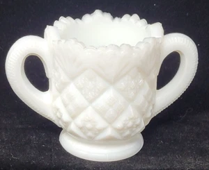VTG Westmoreland Thumbelina Quilt Pattern Milk Glass Mini Open Sugar Container - Imagen 1 de 7
