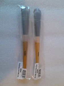 2 Pack Benefit Foundation Brush BH46 Brand New and Sealed wooden handle - Imagen 1 de 2