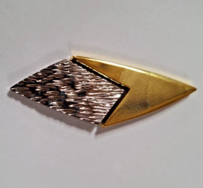 Deluxe Star Trek Voyager "Relativity" Communicator Metal Uniform Pin 3" Wide - Image 1 of 2