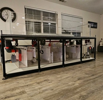 Tanque infinito Zero Edge de 400 galones con iluminación LED Foto 1 de 4