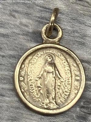 Colgante Madre María Religiosa Católica Oro Amarillo 14K 0.25" 0.90g Foto 1 de 4