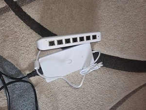 Ubiquiti UniFi Ultra PoE 210W Switch, weiß, ohne Wandhalterung - Zdjęcie 1 z 2