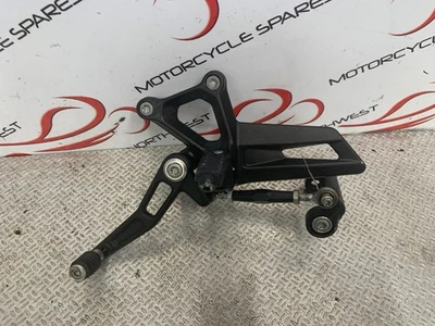 KTM SUPER DUKE RH SUSPENSIÓN DELANTERA SOPORTE REPOSAPIÉS LADO DEL CONDUCTOR 2017 BK495 Foto 1 de 4