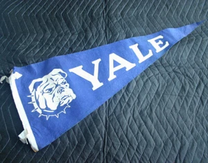 Vintage YALE UNIVERSITY Bulldog Logo Filz Wimpel 50er Jahre Keezer - Bild 1 von 4