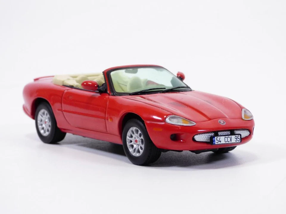 JAGUAR XK8 - XKR Cabriolet Rouge Phoenix 1/43 Foto 1 de 1