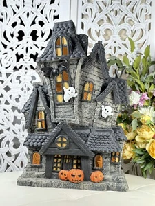 27” HALLOWEEN VICTORIAN HAUNTED MANSION HOUSE LIGHTS UP GHOSTS AND PUMPKINS - Picture 1 of 10