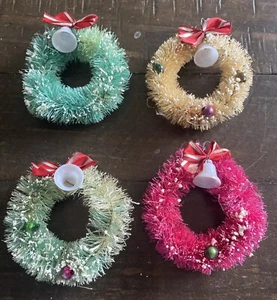 Set vintage di 4 bottiglie spazzola punta neve e 3 con perline mercurio corone 1 1/2" - Foto 1 di 6