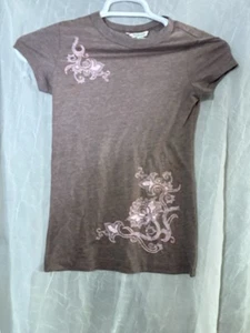 Camiseta Aeropostle M Marrón Con Diseño Rosa Y Joyas Marrones - Imagen 1 de 2