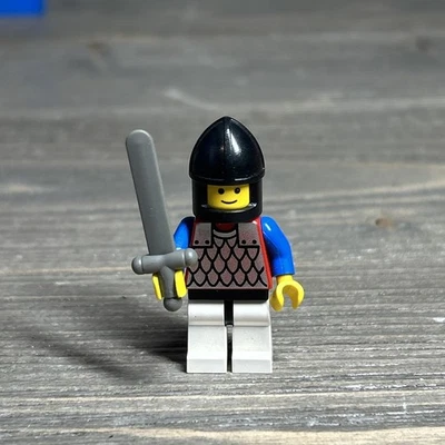 Lego Escala Correo 6044 Negro Chin-Guard Caballeros Reales Castillo Minifigura Foto 1 de 2