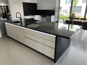 Austellungsküche Design Pronorm Lack Weisshochglanz & Glas weiss matt. - Bild 1 von 7