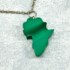 Collar Colgante Malaquita Verde Continente Africano en Cadena Tono Plata 16 Pulgadas - Imagen 1 de 7