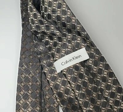 Corbata Calvin Klien con Taupe Plateado con Diseño Geométrico 100% Seda 4" x 58" Foto 1 de 3