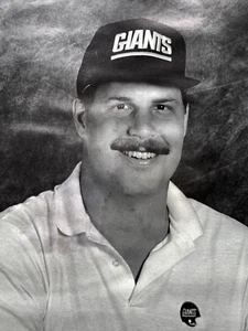 Vintage  KARL NELSON New York Giants 16x20 Black & White Poster-DAMAGE - Picture 1 of 5