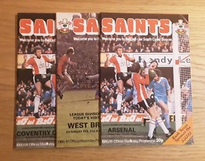 Southampton 1980/81 selección de programas de liga en casa desde el menú - Imagen 1 de 4