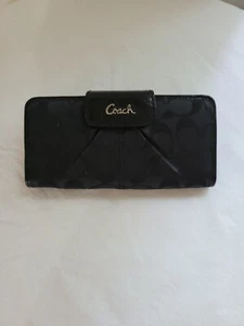Billetera larga plegable Coach negra plisada firma C - Imagen 1 de 8