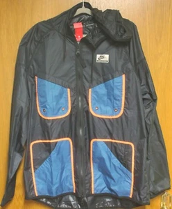 Nike Men's Rain Jacket Training Paper Thin Size M New With Label - Picture 1 of 2