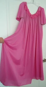 Langes rosa Damen-Nachthemd mit V-Ausschnitt Übergröße - 3X - Bild 1 von 8