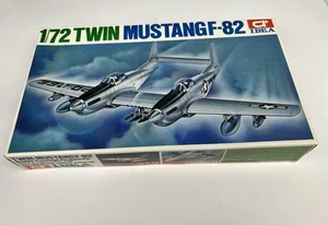 IDEA NORTH AMERICAN TWIN MUSTANG F-82 WWII FIGHTER PLASTIK MODELLBAUSATZ IM MASSSTAB 1:72 - Bild 1 von 24