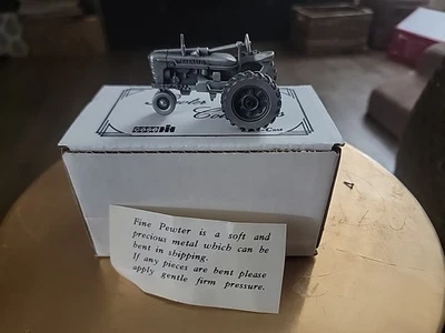 1/43 scale Farmall H tractor pewter made by Spec-Cast.  With Box ZJD12 MWMKW - Image 1 of 4